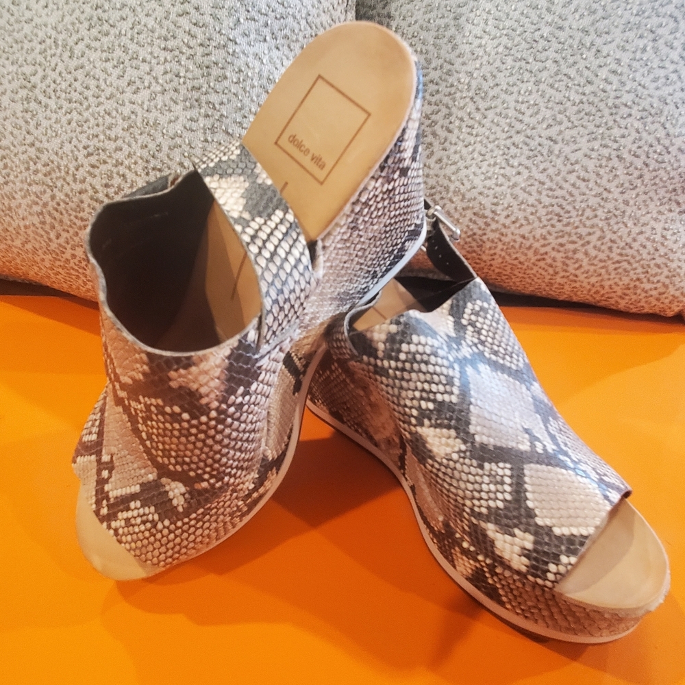 DOLCE VITA WEDGES BRAND NEW (9.5M)